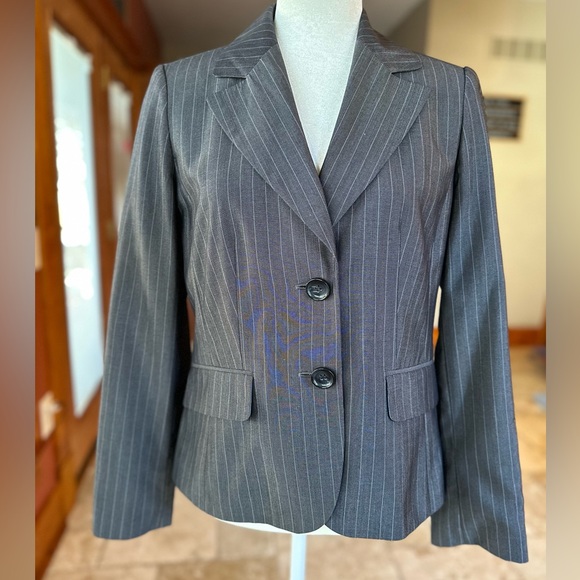 Ann Taylor Pinstripe Blazer Single Breasted Size 4 - Picture 1 of 9